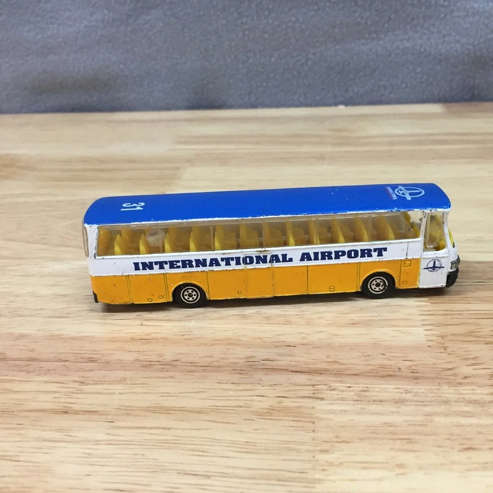 Hot‎ Wheels Diecast Lot Steamin Gleamin Semi Truck International Airport Bus 4pc